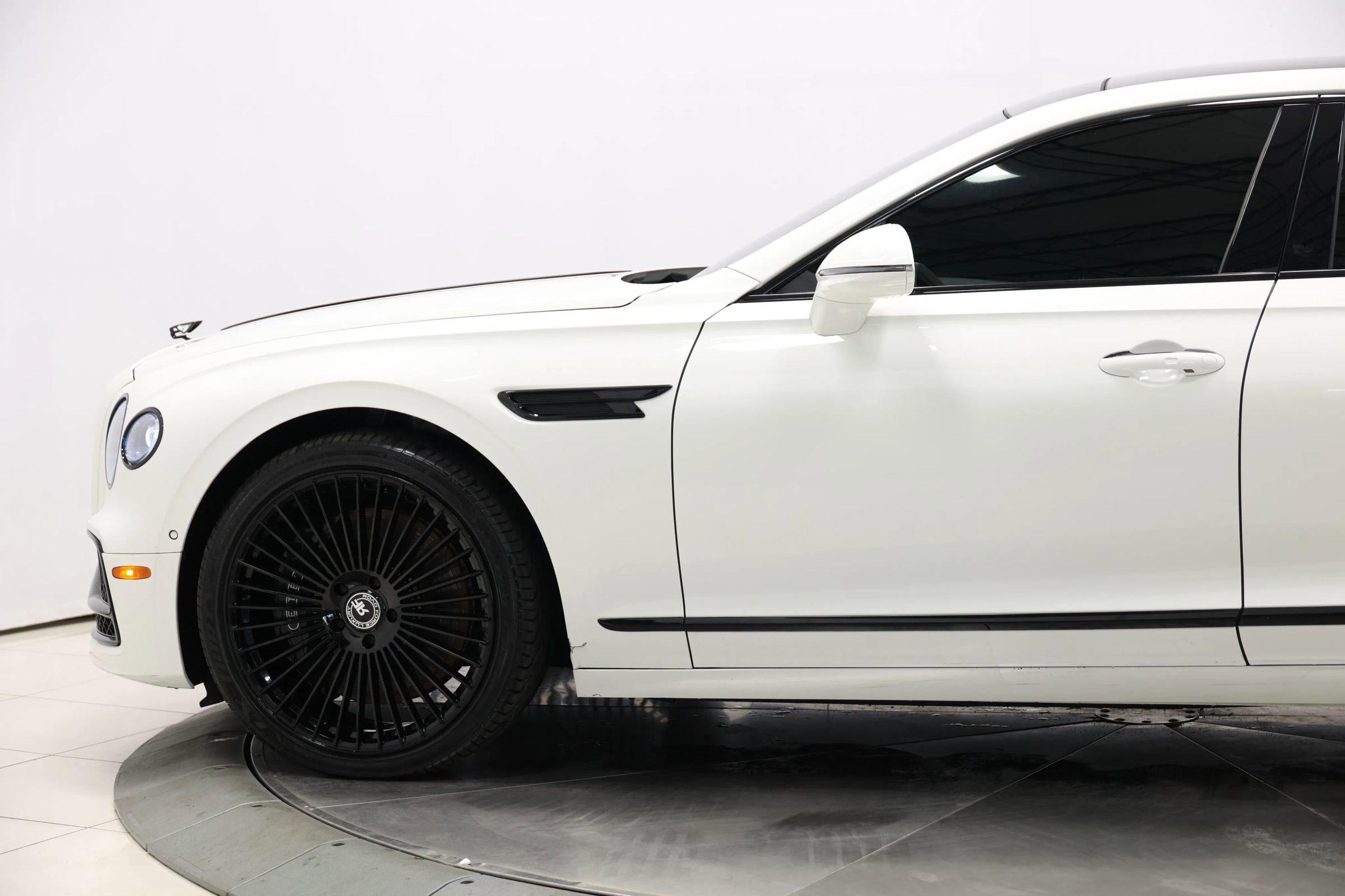 Used 2020 Bentley Flying Spur W12 image 9