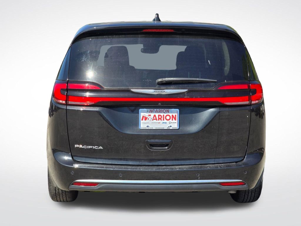 Used 2023 Chrysler Pacifica Touring-L image 14