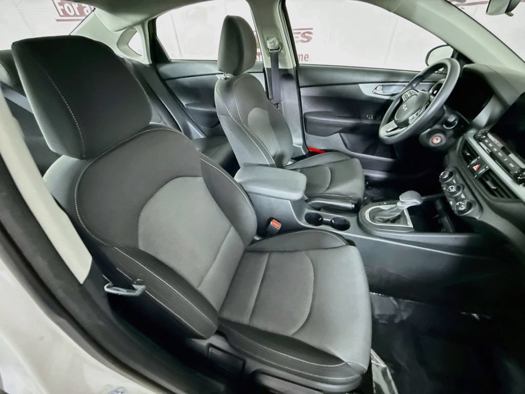 Certified 2024 Kia Forte LXS w/ LXS Technology Package FWD image 29
