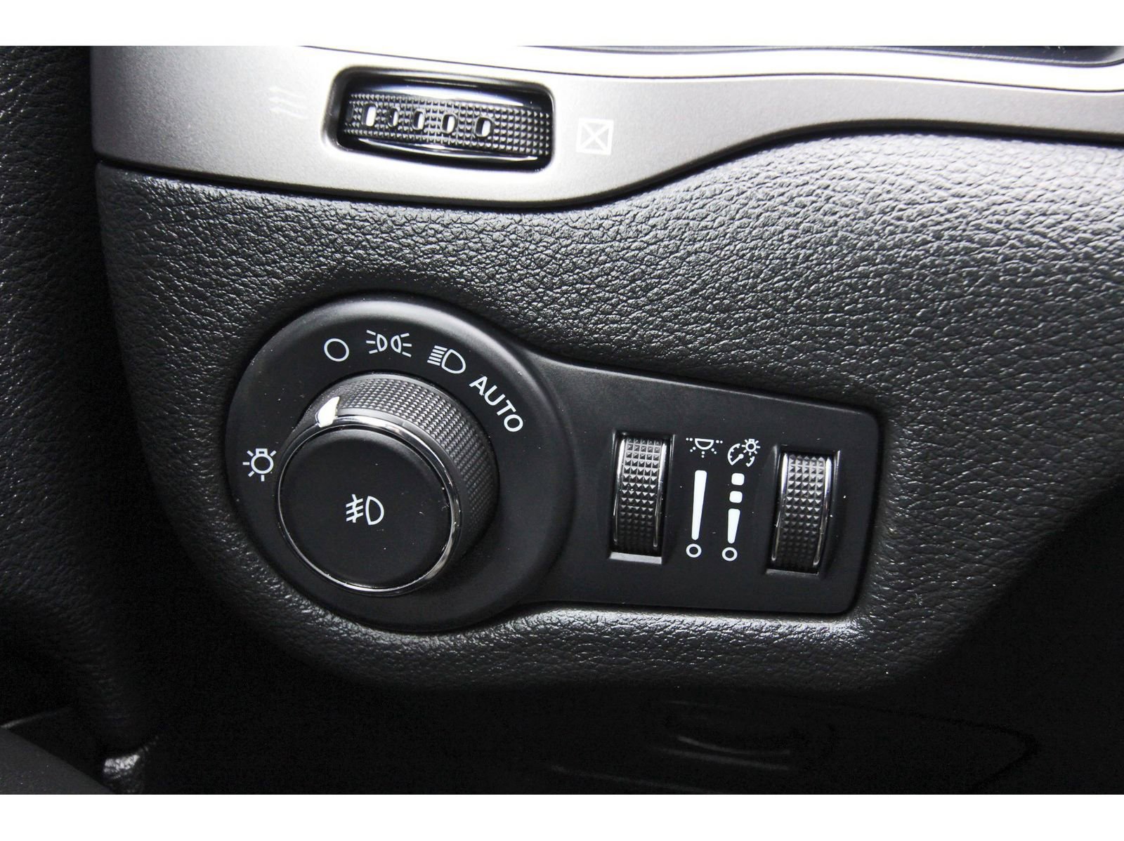 Used 2022 Jeep Cherokee Latitude Lux w/ Sun & Sound Group image 24