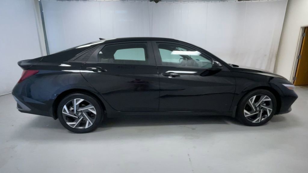 Used 2025 Hyundai Elantra Sport image 22