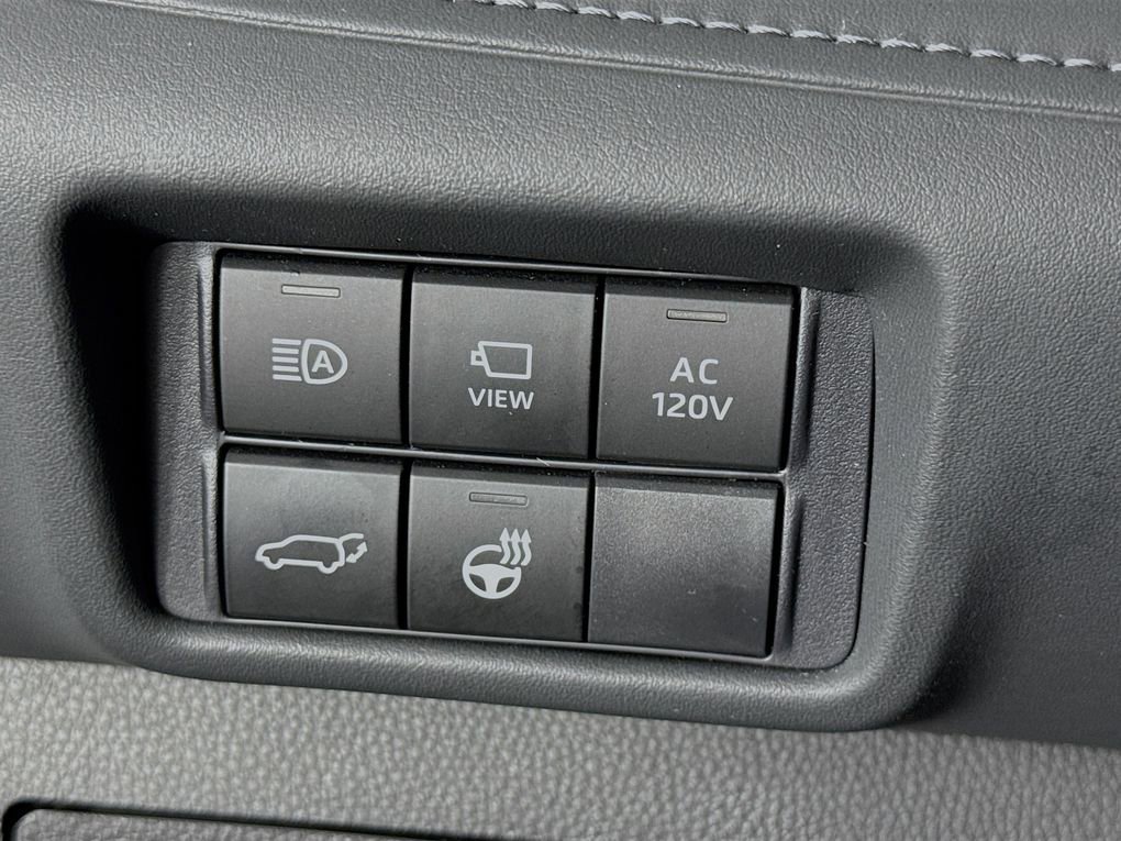 Used 2025 Toyota Highlander Platinum image 15