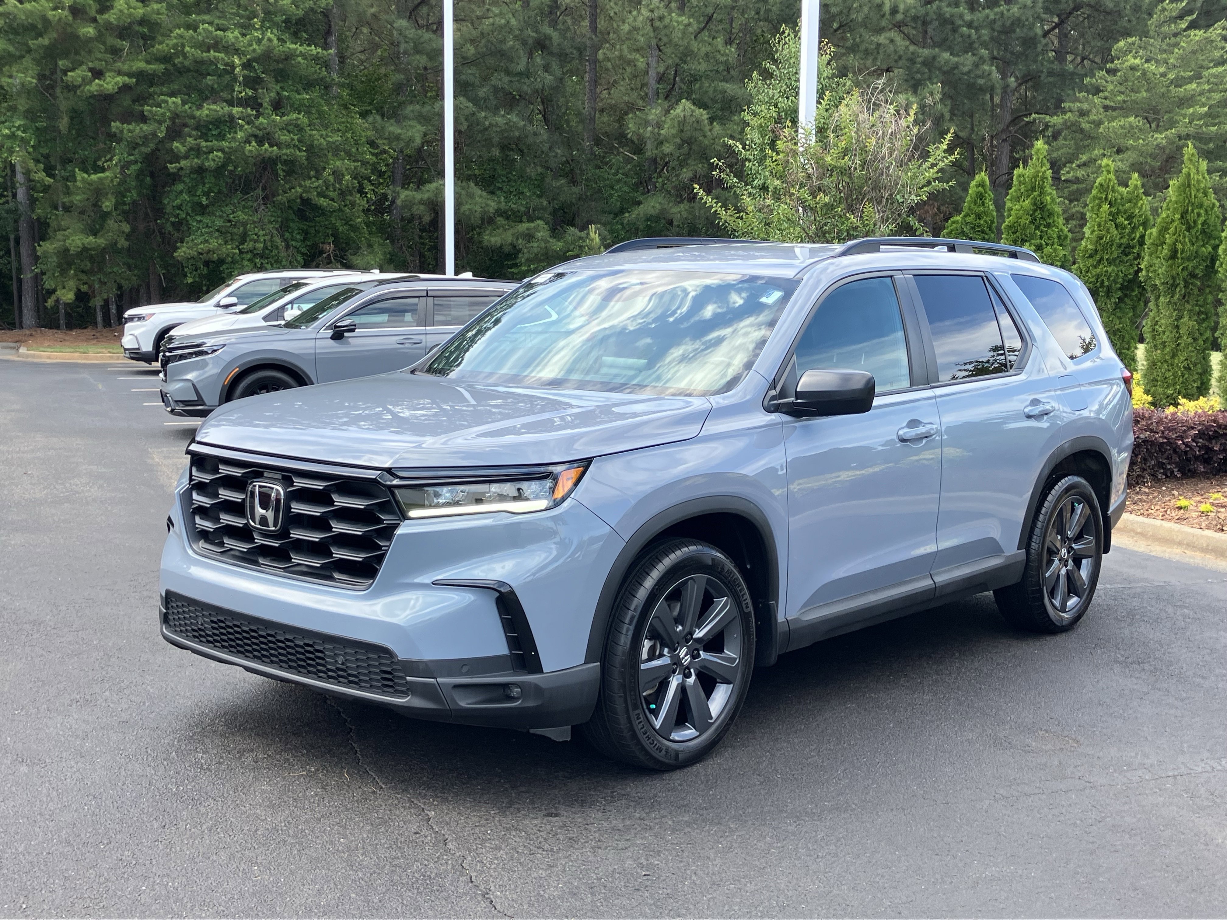 Used 2025 Honda Pilot Sport image 6