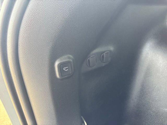 Used 2022 Jeep Cherokee Trailhawk w/ Comfort/Convenience Group AWD/4WD image 35