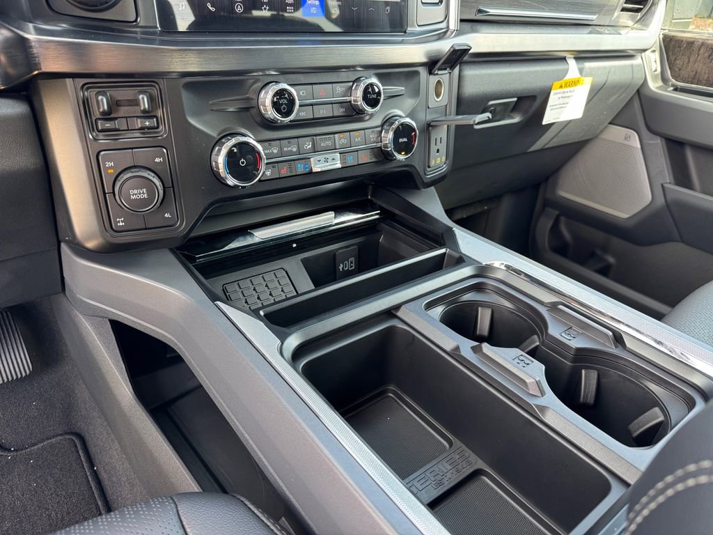 New 2025 Ford F350 Lariat w/ Lariat Ultimate Package image 32