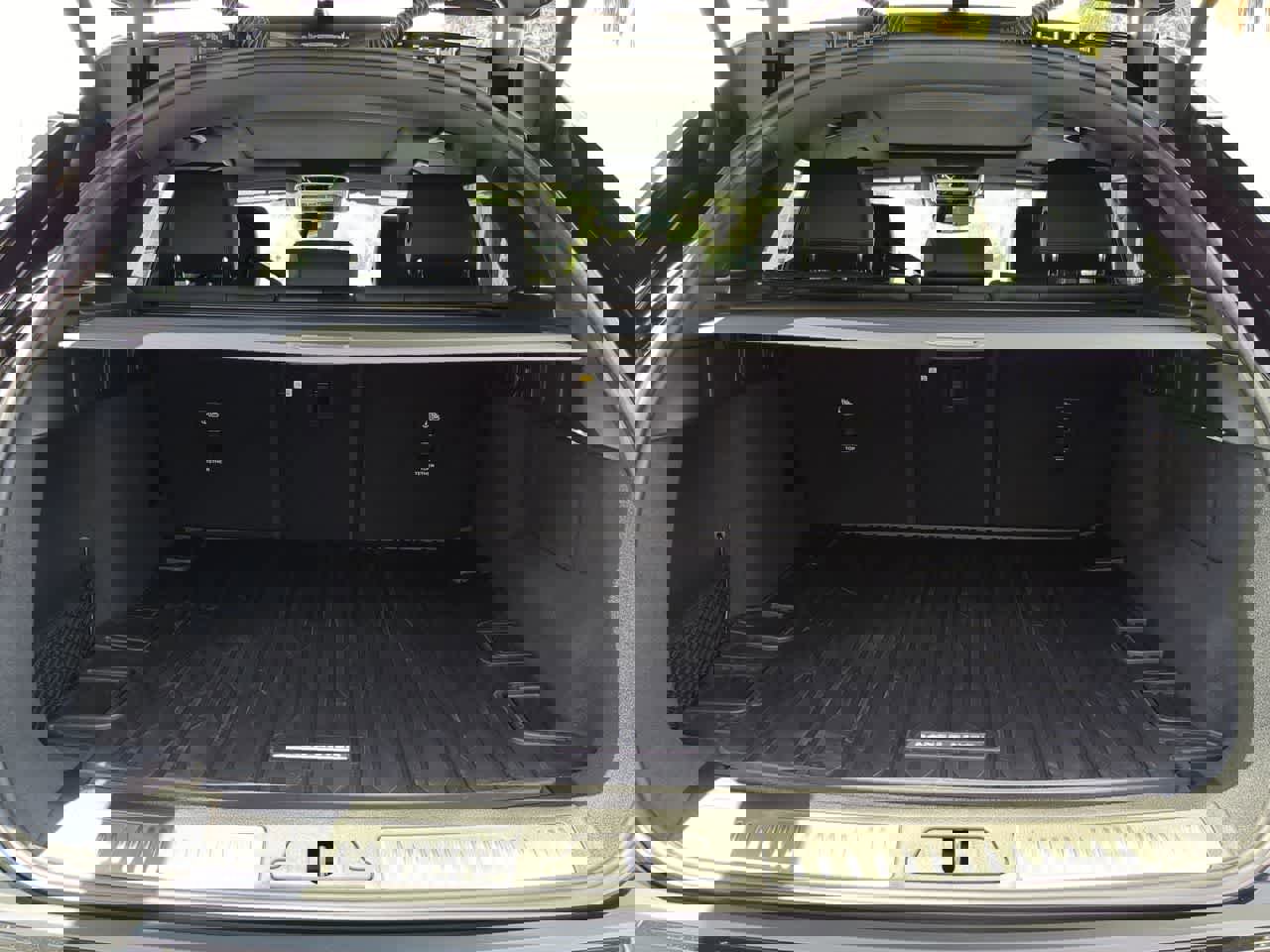 New 2026 Land Rover Range Rover Velar Dynamic SE image 37