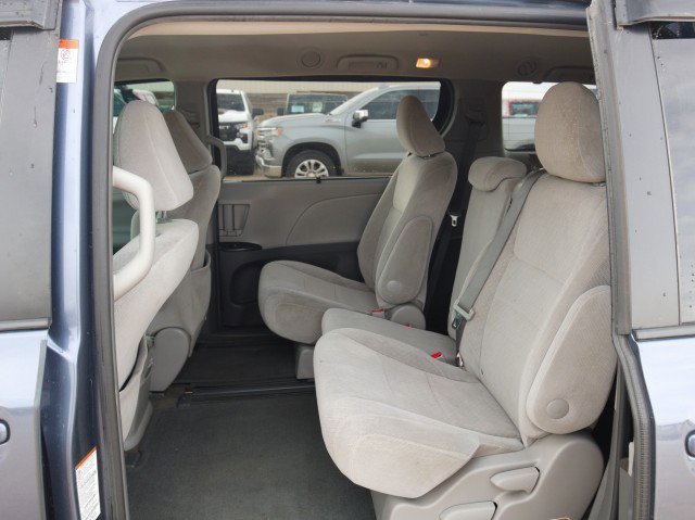 Used 2015 Toyota Sienna LE FWD image 24