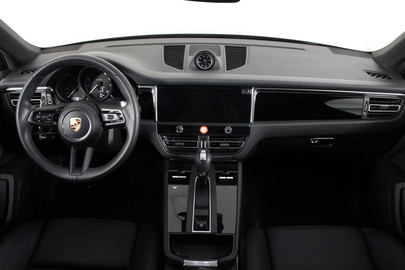 Certified 2025 Porsche Macan AWD/4WD image 11