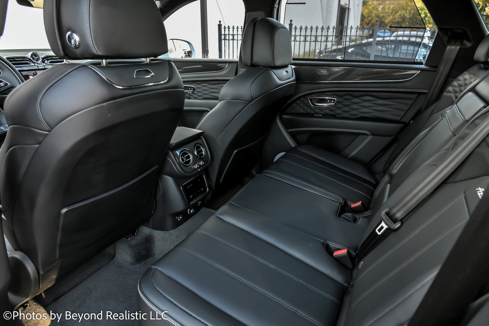 Used 2024 Bentley Bentayga image 30
