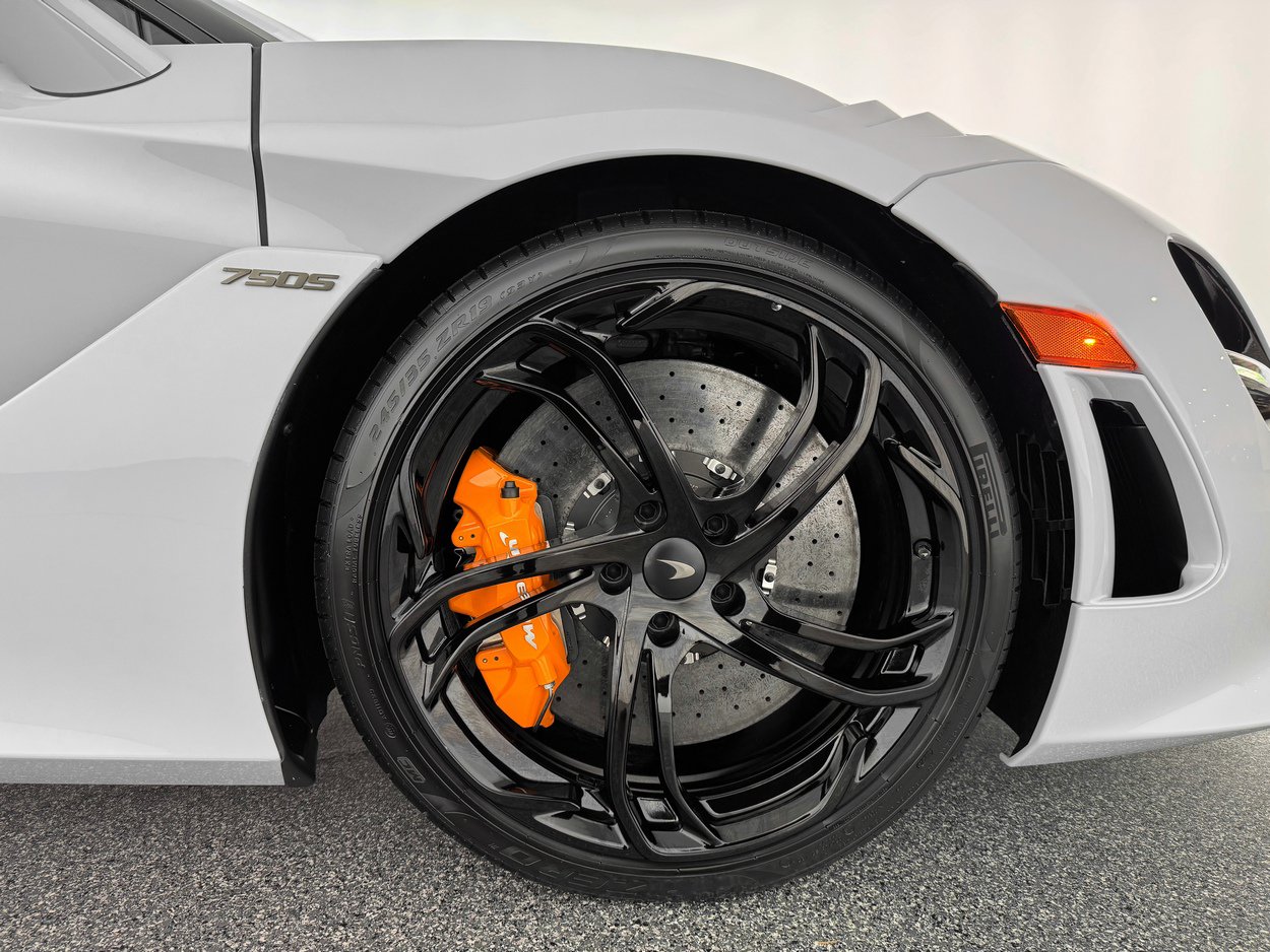 Used 2026 McLaren 750S Spider RWD image 35
