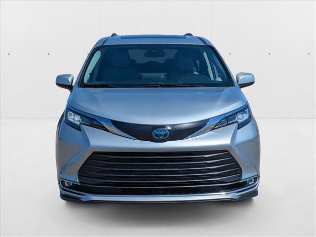 Used 2021 Toyota Sienna XLE w/ XLE Plus Package image 2