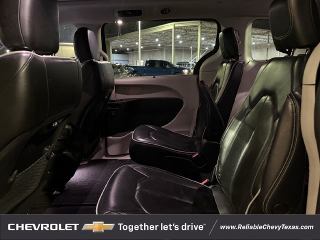 Used 2022 Chrysler Pacifica Limited FWD image 32