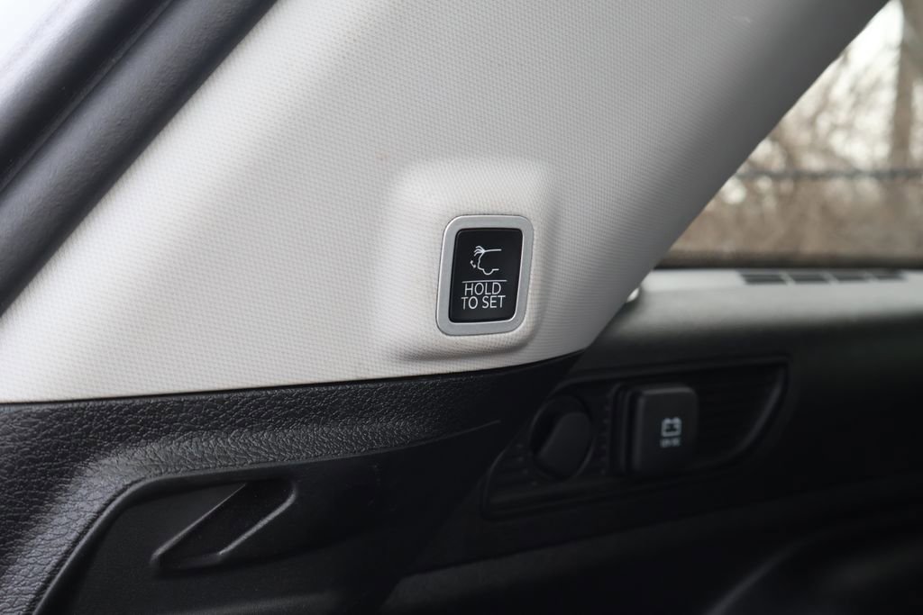 Used 2024 Jeep Grand Cherokee Limited image 47