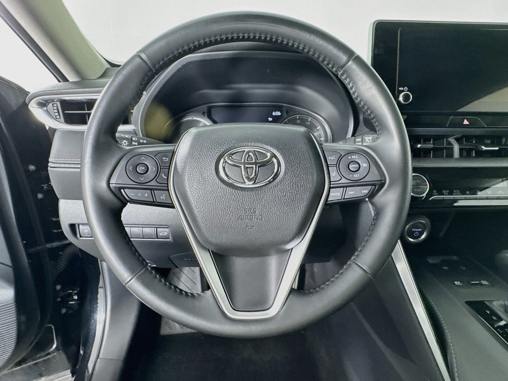 Certified 2024 Toyota Venza LE AWD/4WD image 11