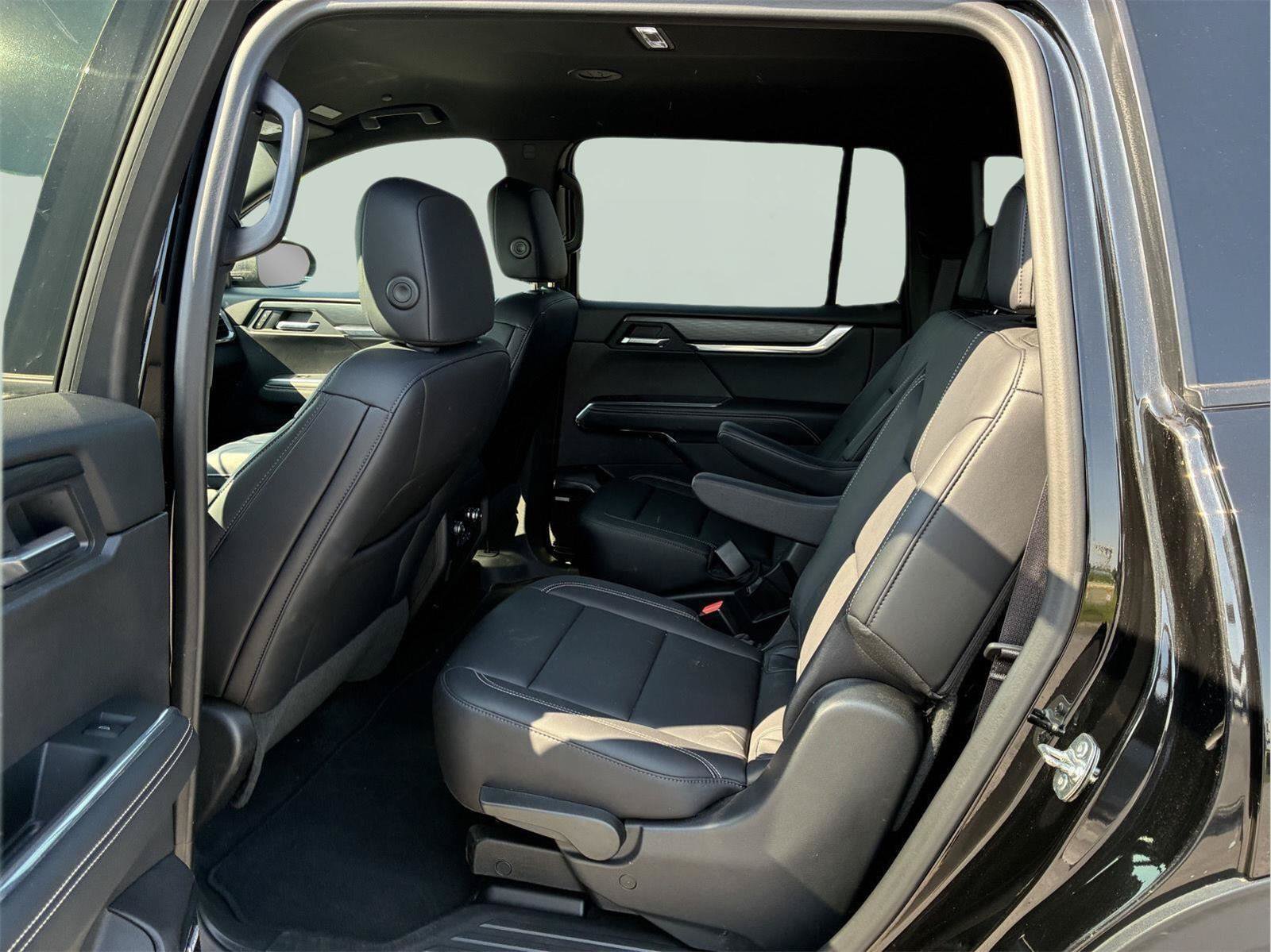 Used 2025 GMC Acadia Elevation w/ Elevation Premium Package AWD/4WD image 53