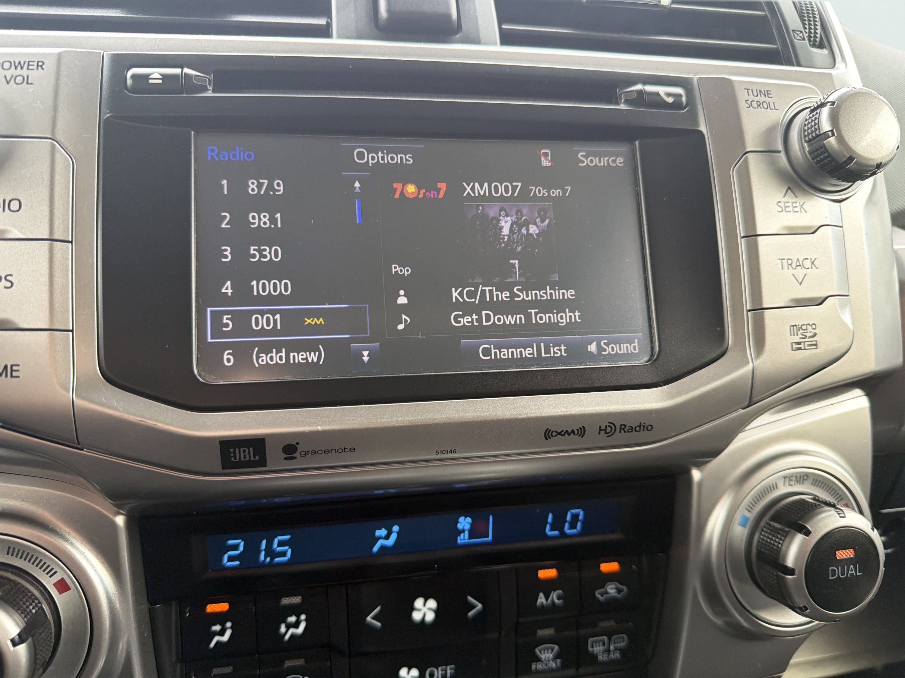 Used 2018 Toyota 4Runner SR5 AWD/4WD image 11