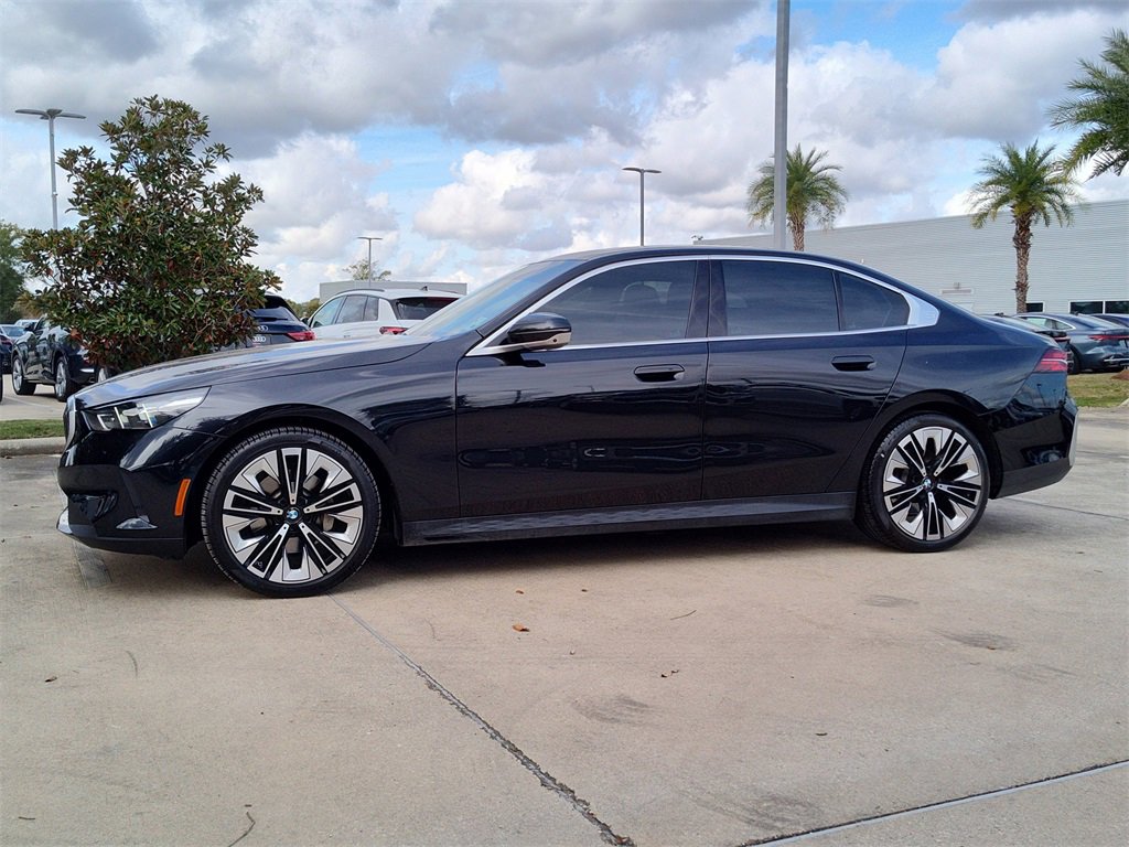 Used 2024 BMW 530i w/ Premium Package image 3