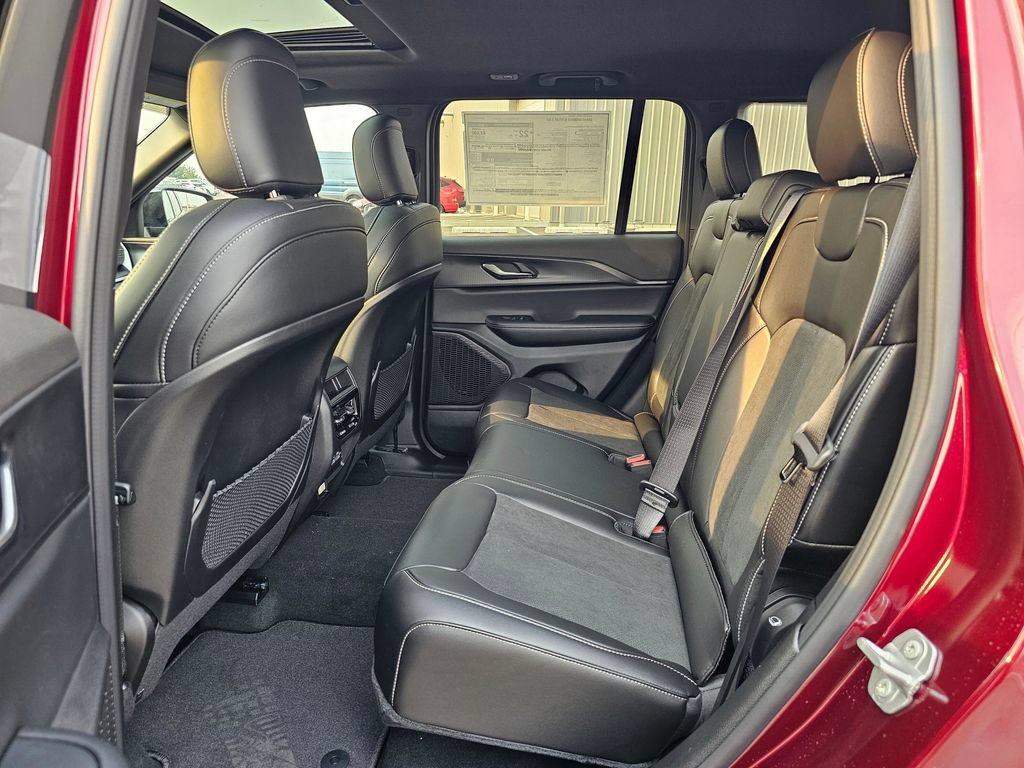 New 2025 Jeep Grand Cherokee Altitude AWD/4WD image 13