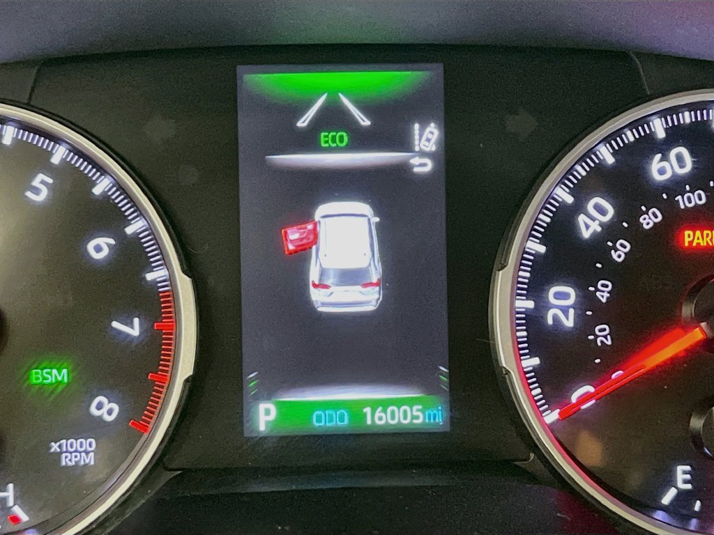 Used 2022 Toyota RAV4 XLE Premium FWD image 19