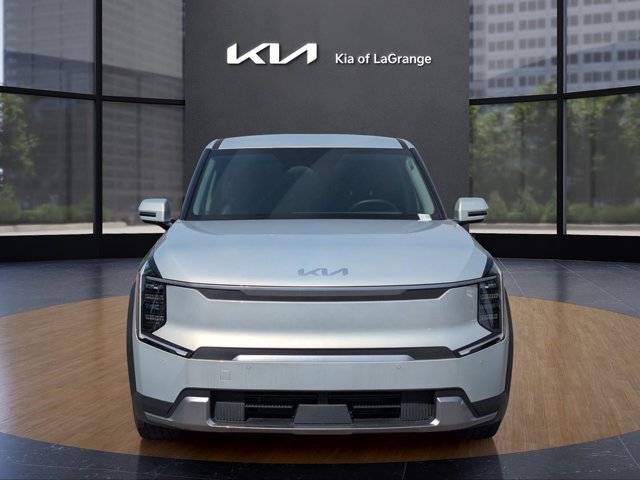 Used 2024 Kia EV9 Light Long Range image 2
