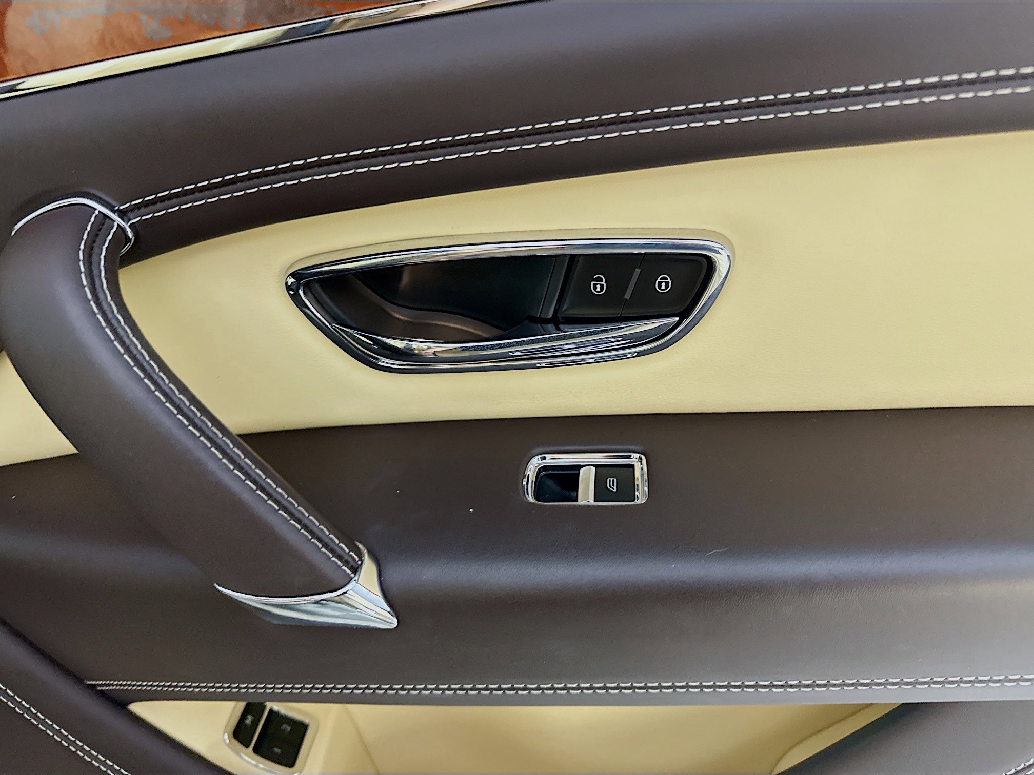 Used 2019 Bentley Bentayga image 31