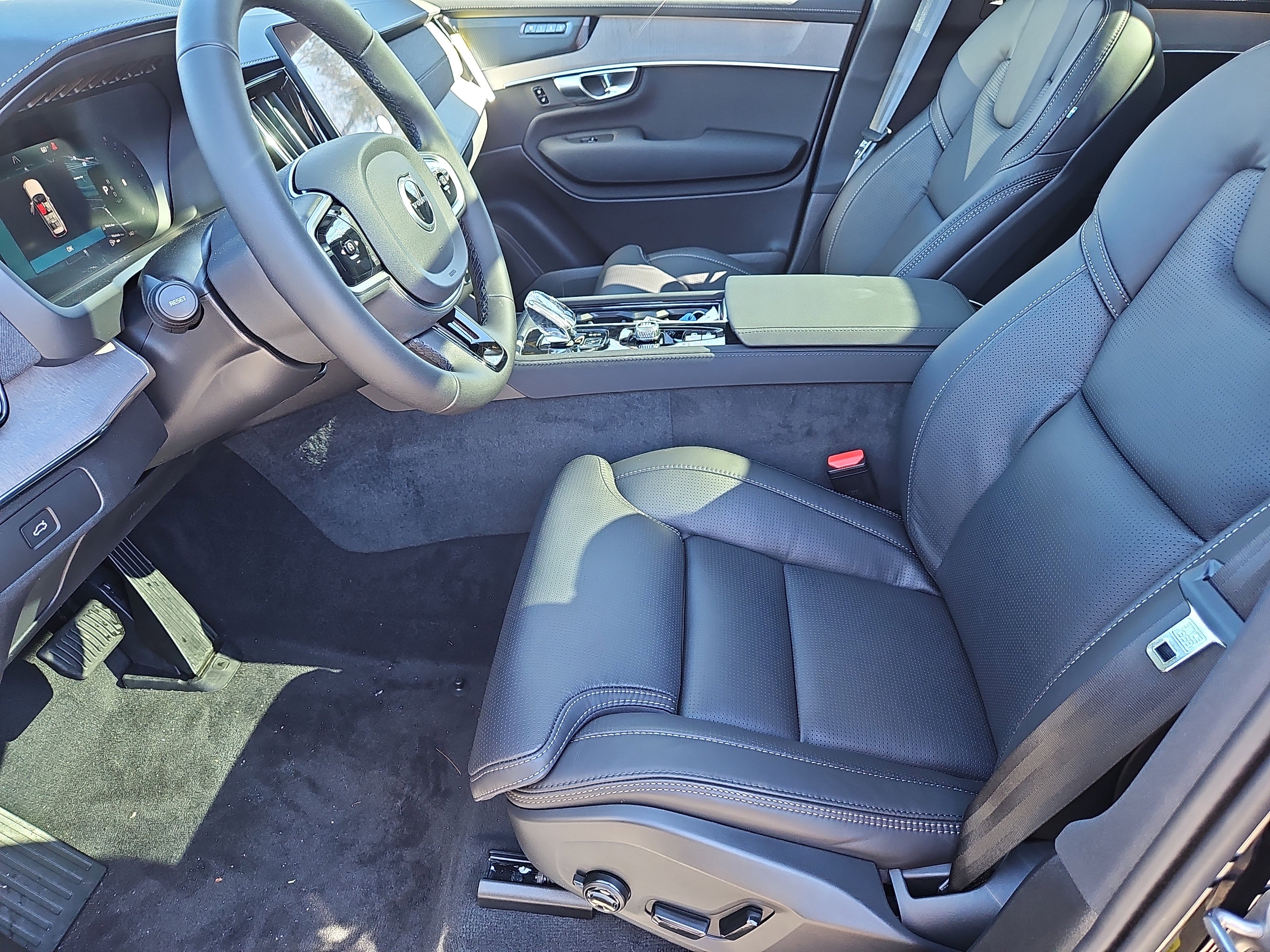New 2026 Volvo XC90 B6 Ultra w/ Protection Package image 22