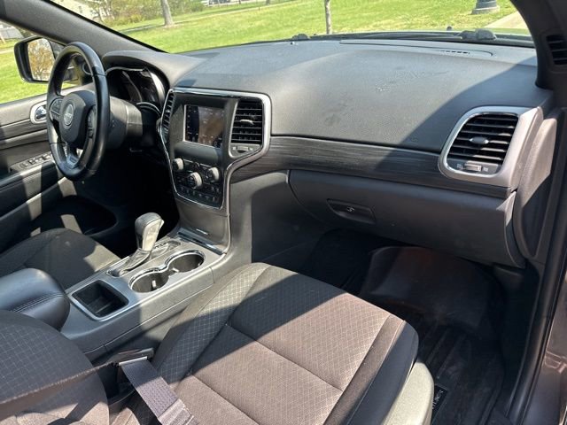 Used 2021 Jeep Grand Cherokee Laredo AWD/4WD image 27