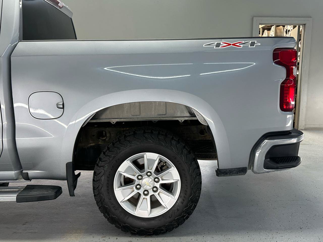 Used 2023 Chevrolet Silverado 1500 LT AWD/4WD image 6