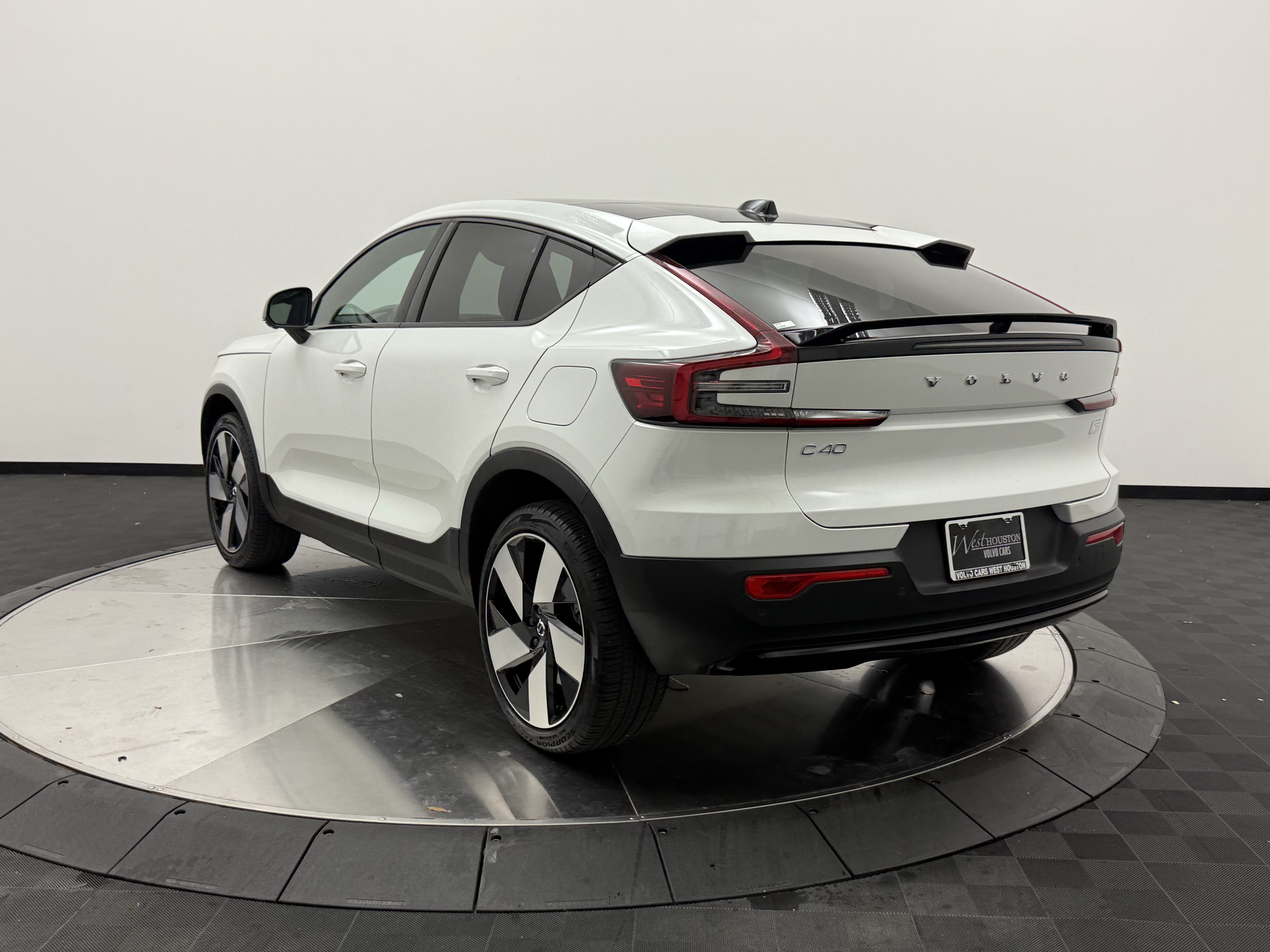 Certified 2023 Volvo C40 P8 Recharge Ultimate AWD/4WD image 5