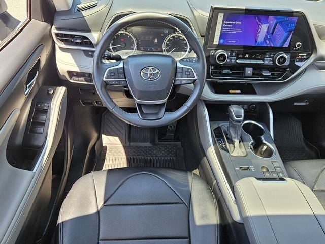 Used 2024 Toyota Highlander XLE FWD image 15