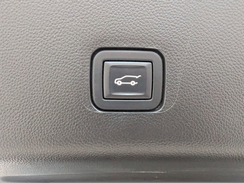 Used 2020 Chevrolet Traverse RS image 28