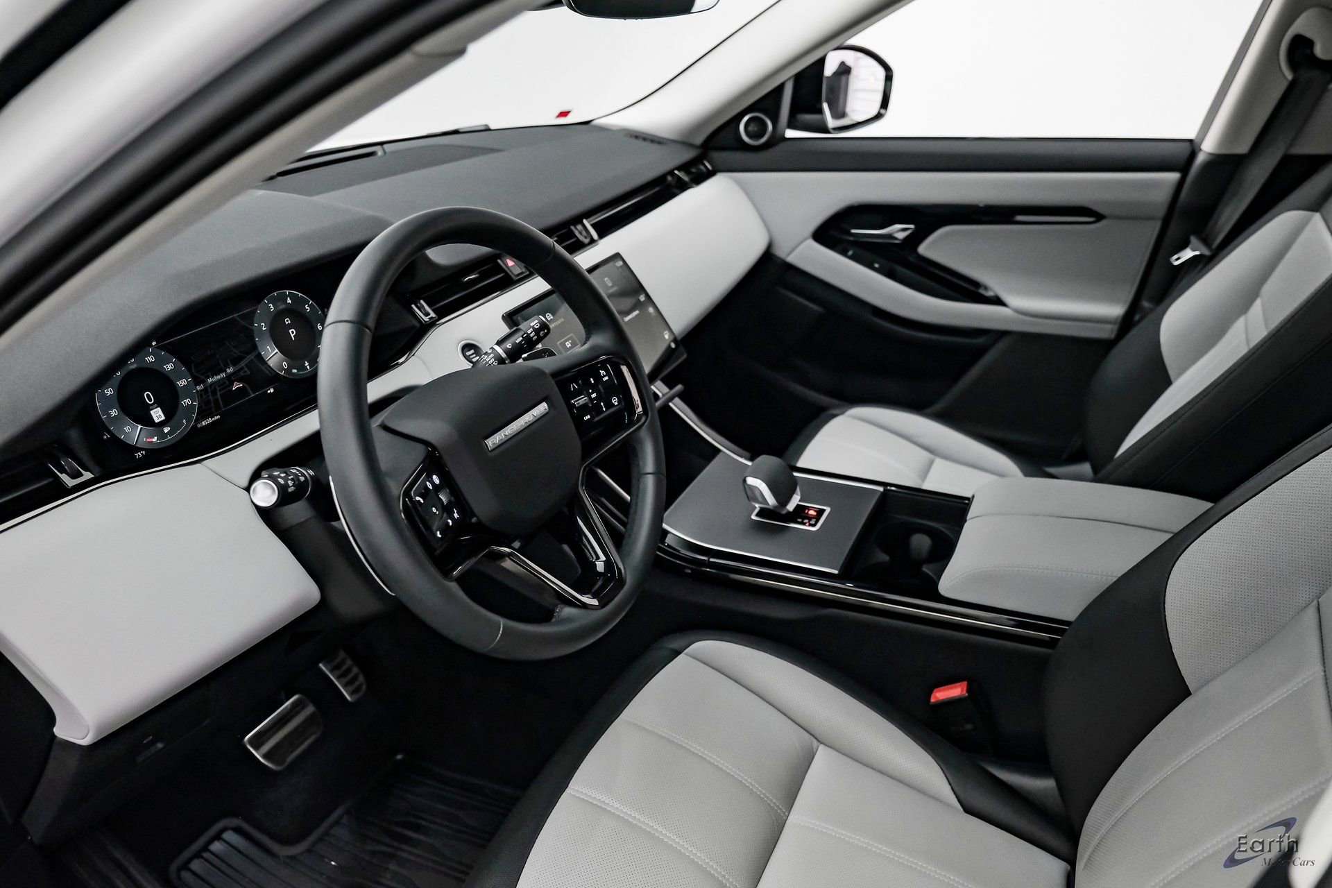 Used 2024 Land Rover Range Rover Evoque Dynamic SE image 2