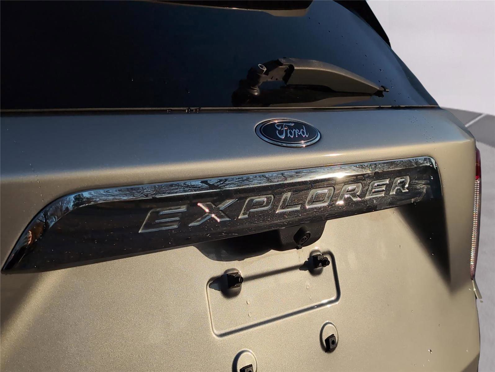 Used 2022 Ford Explorer Limited w/ Equipment Group 301A image 10