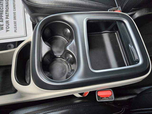 Used 2022 Chrysler Pacifica Touring-L image 13