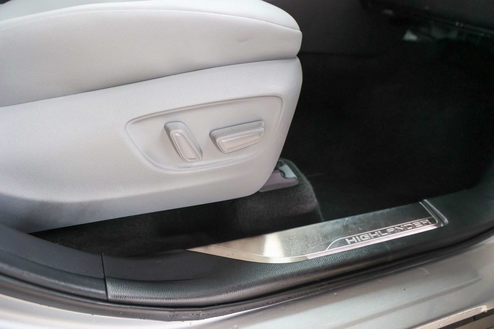 Used 2023 Toyota Highlander XLE FWD image 42