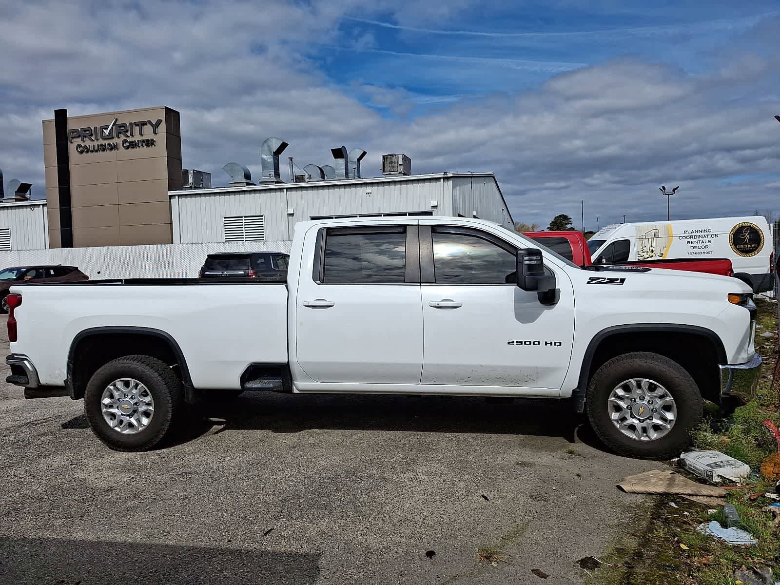 Used 2022 Chevrolet Silverado 2500 LT w/ Convenience Package image 2