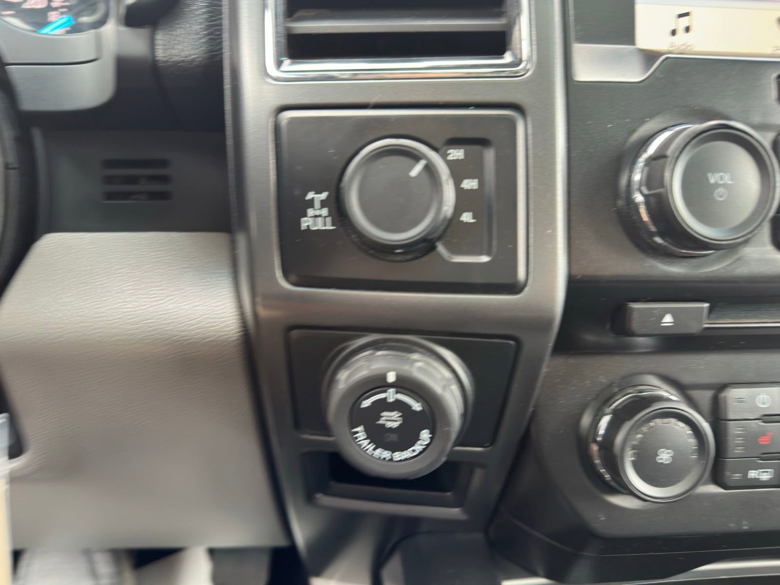 Used 2018 Ford F150 XLT w/ Equipment Group 302A Luxury AWD/4WD image 14