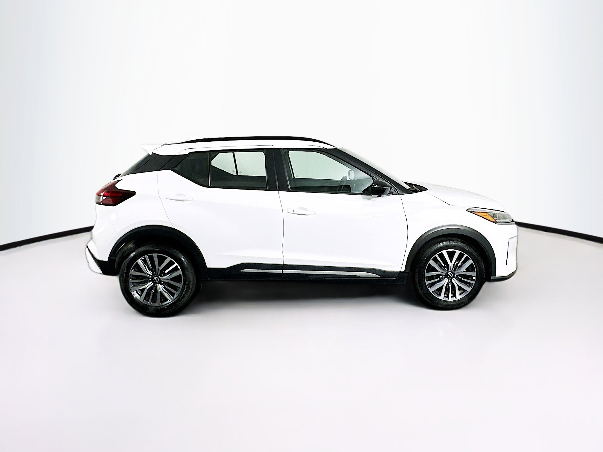 Used 2024 Nissan Kicks SR image 10