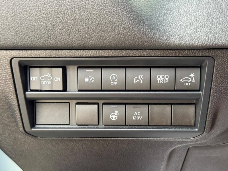 Used 2025 Toyota Tundra Limited AWD/4WD image 26