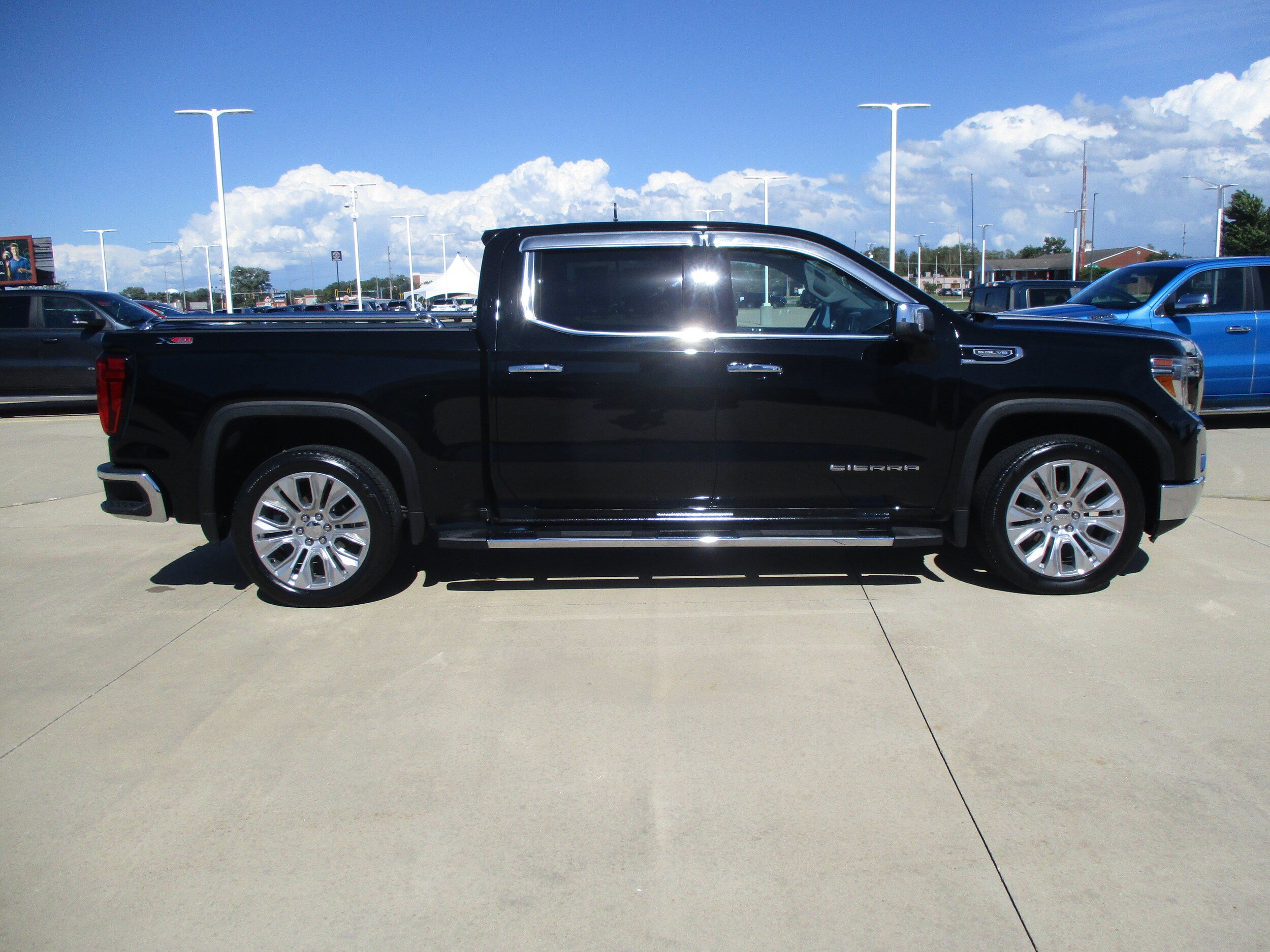 Used 2019 GMC Sierra 1500 SLT w/ SLT Premium Plus Package AWD/4WD image 10
