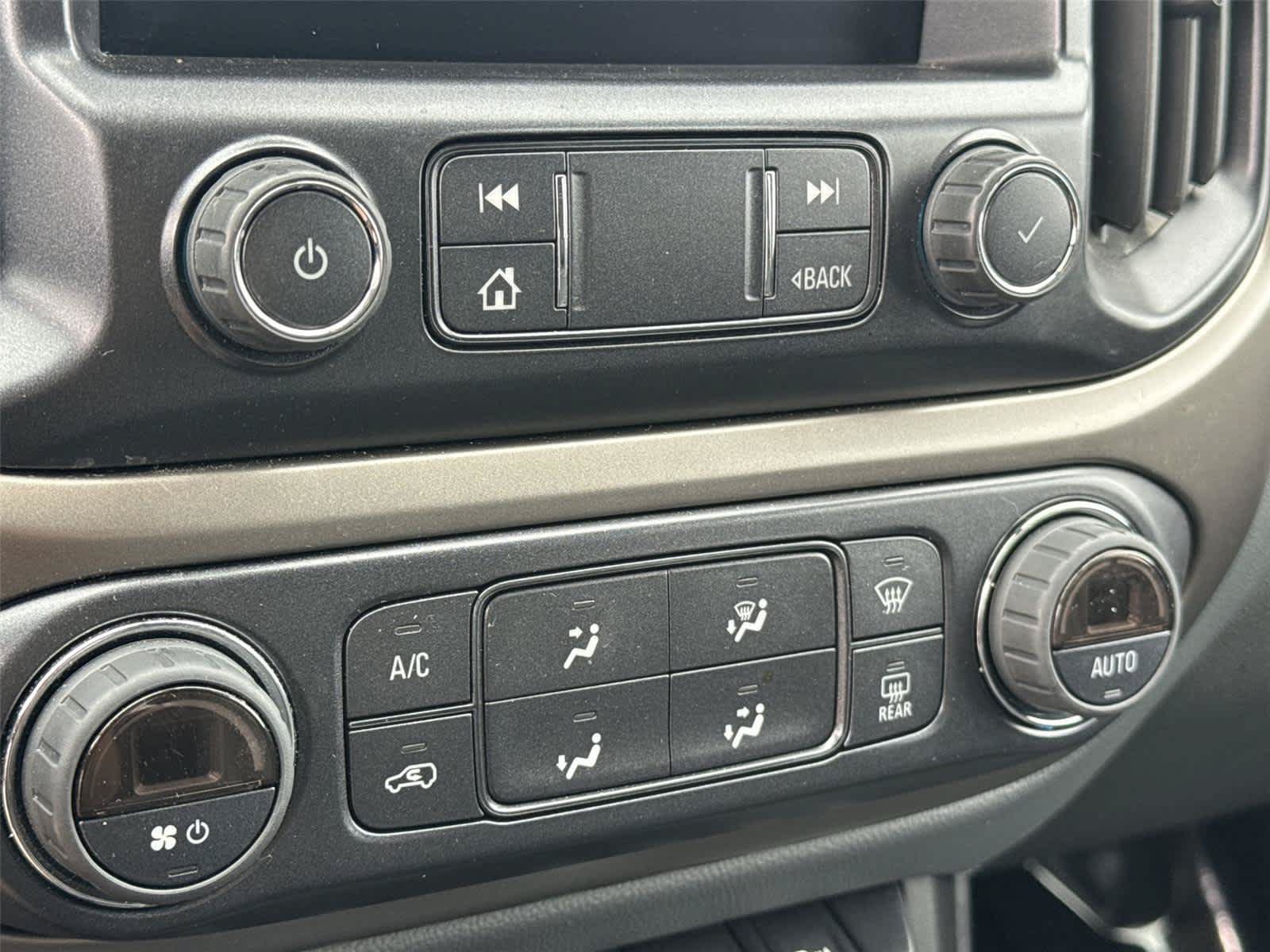 Used 2022 Chevrolet Colorado Z71 AWD/4WD image 33