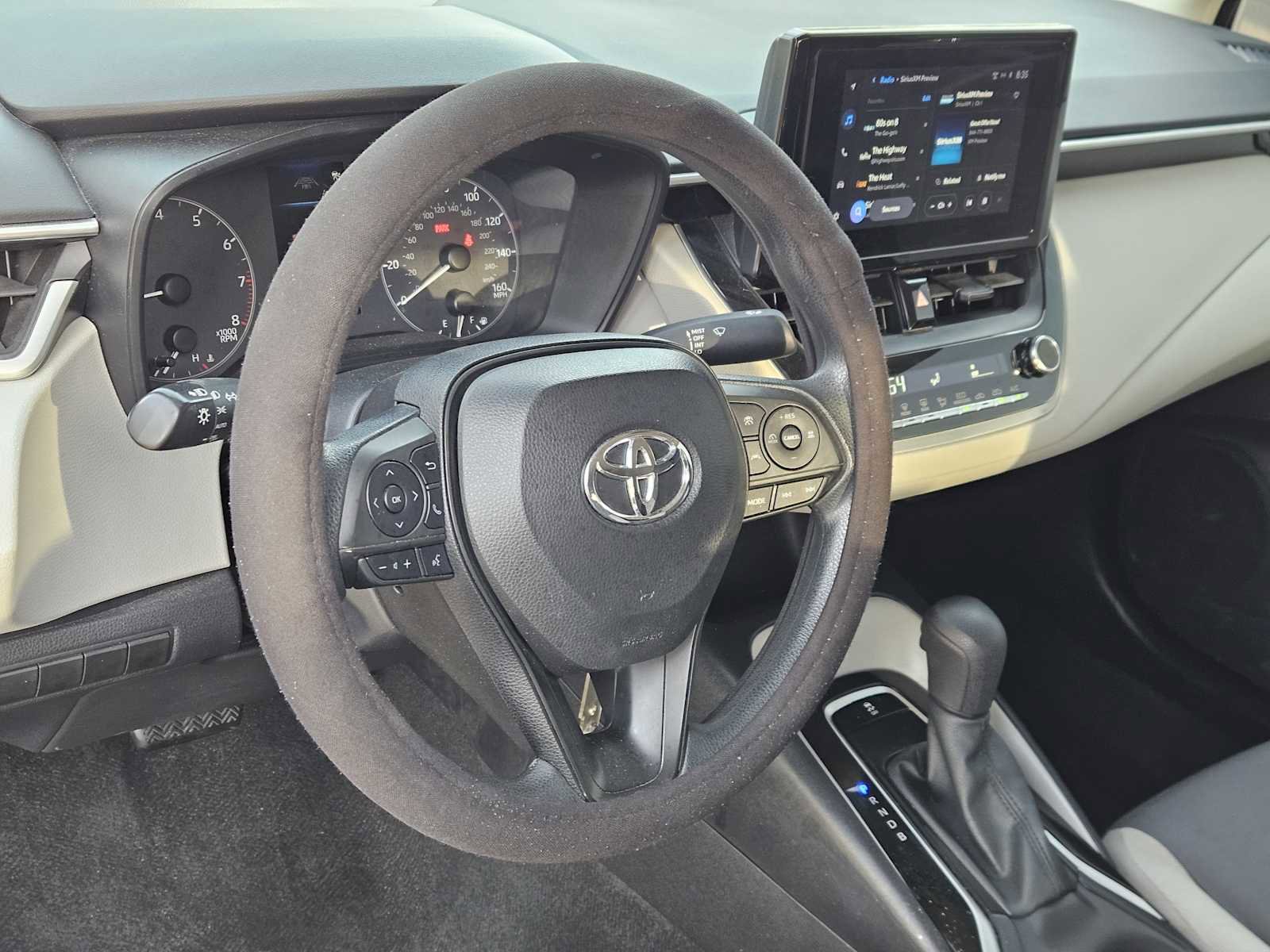 Used 2023 Toyota Corolla LE image 2