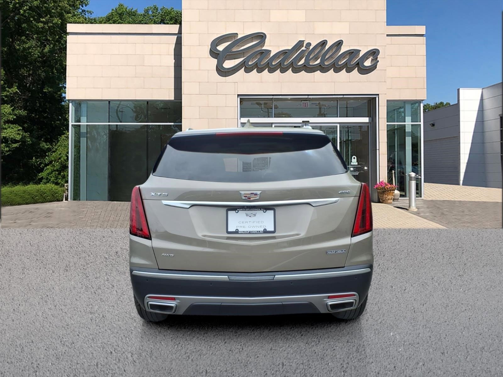 Certified 2023 Cadillac XT5 Premium Luxury w/ Technology Package AWD/4WD image 4