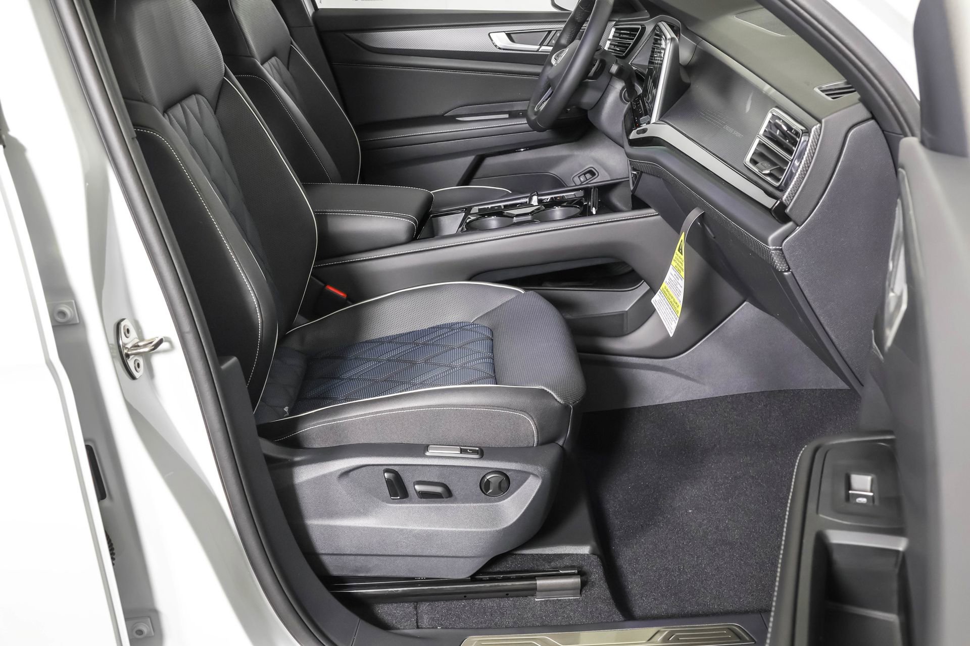 New 2026 Volkswagen Atlas Cross Sport SEL Premium R-Line image 44