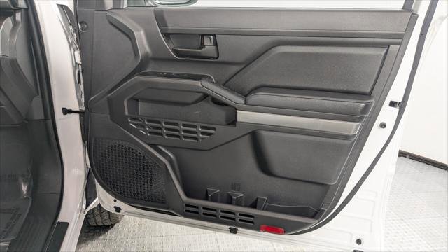 Used 2025 Toyota Tacoma SR5 AWD/4WD image 22