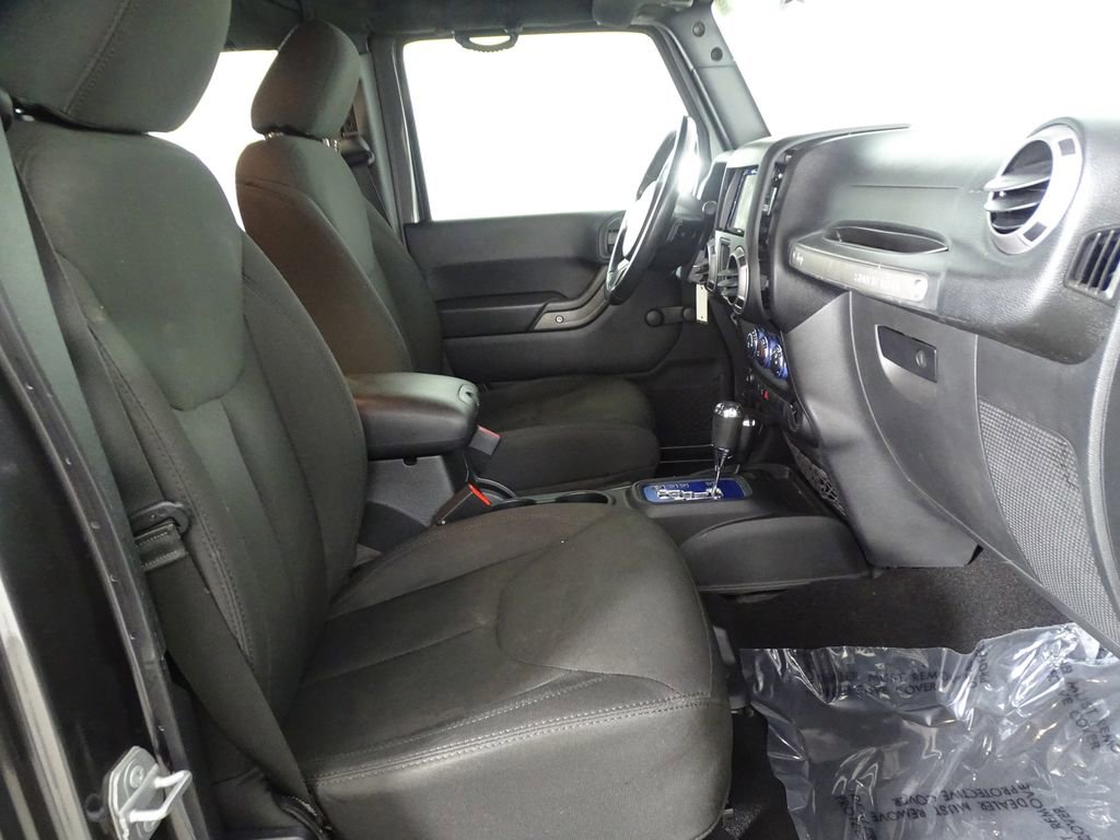 Used 2017 Jeep Wrangler Unlimited Sport w/ Connectivity Group image 9