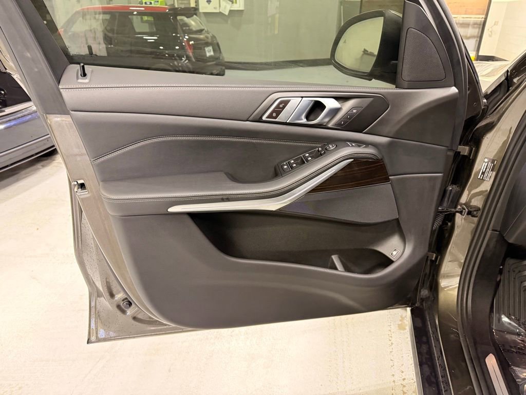 Used 2024 BMW X5 xDrive50e w/ Parking Assistance Package image 10