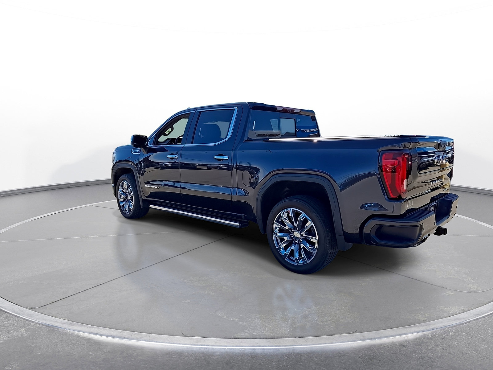 Used 2023 GMC Sierra 1500 Denali w/ Denali Reserve Package AWD/4WD image 6