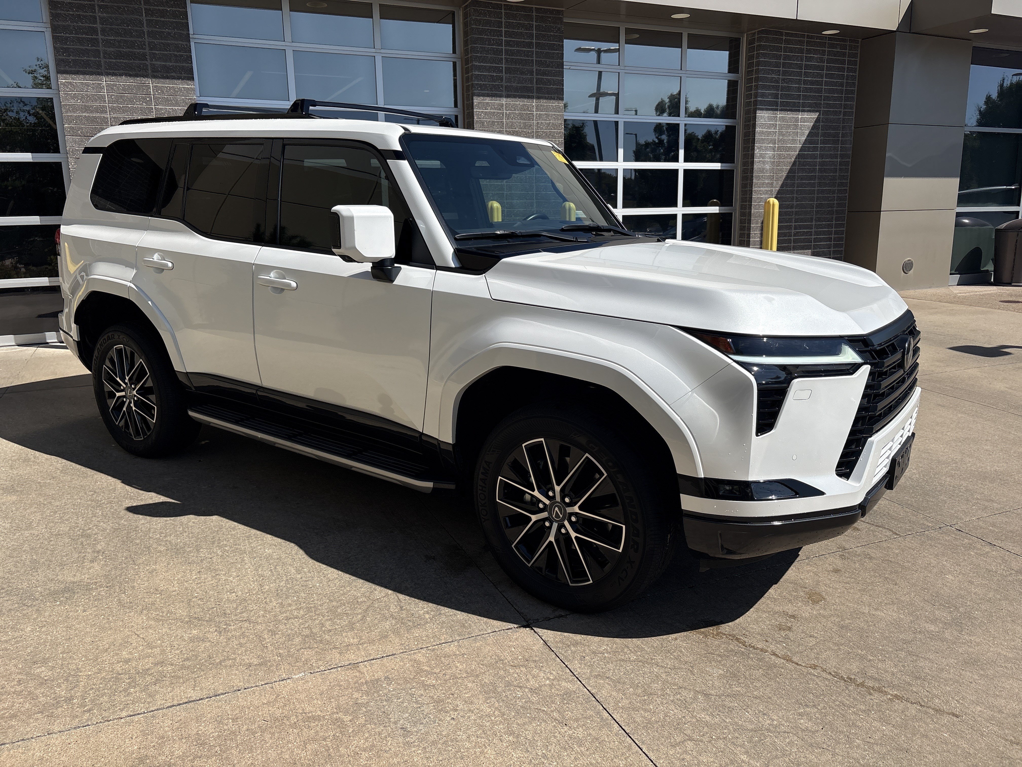 Used 2024 Lexus GX 550 w/ Accessory Package (2T) AWD/4WD image 24