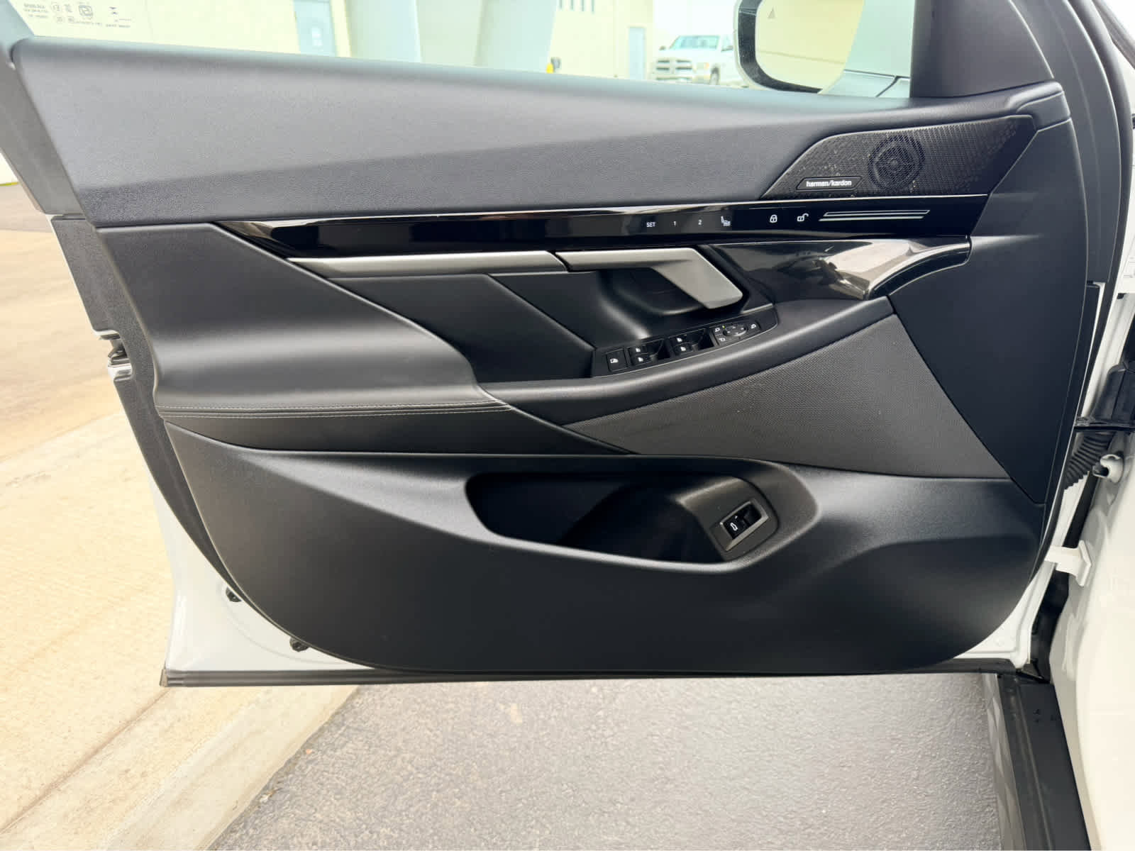 Used 2025 BMW 530i xDrive image 12